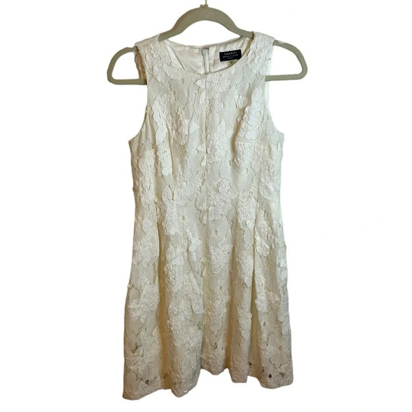 TAHARI WHITE FLORAL APPLIQUÉ A-LINE DRESS - Picture 1 of 5